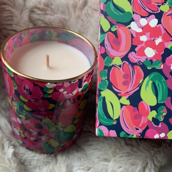 Lilly Pulitzer candle - Picture 3 of 3